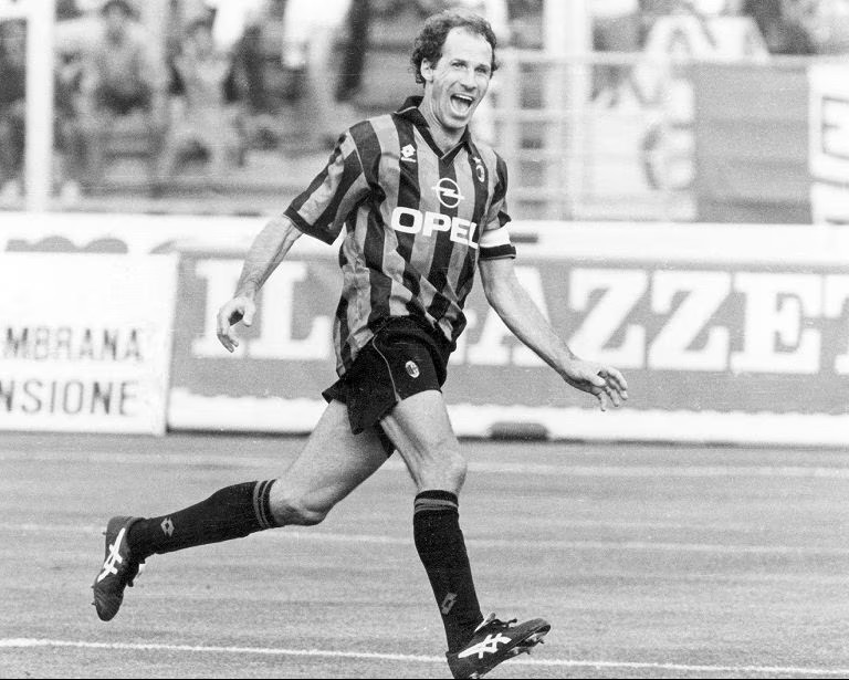 In foto Franco Baresi con la maglia del milan