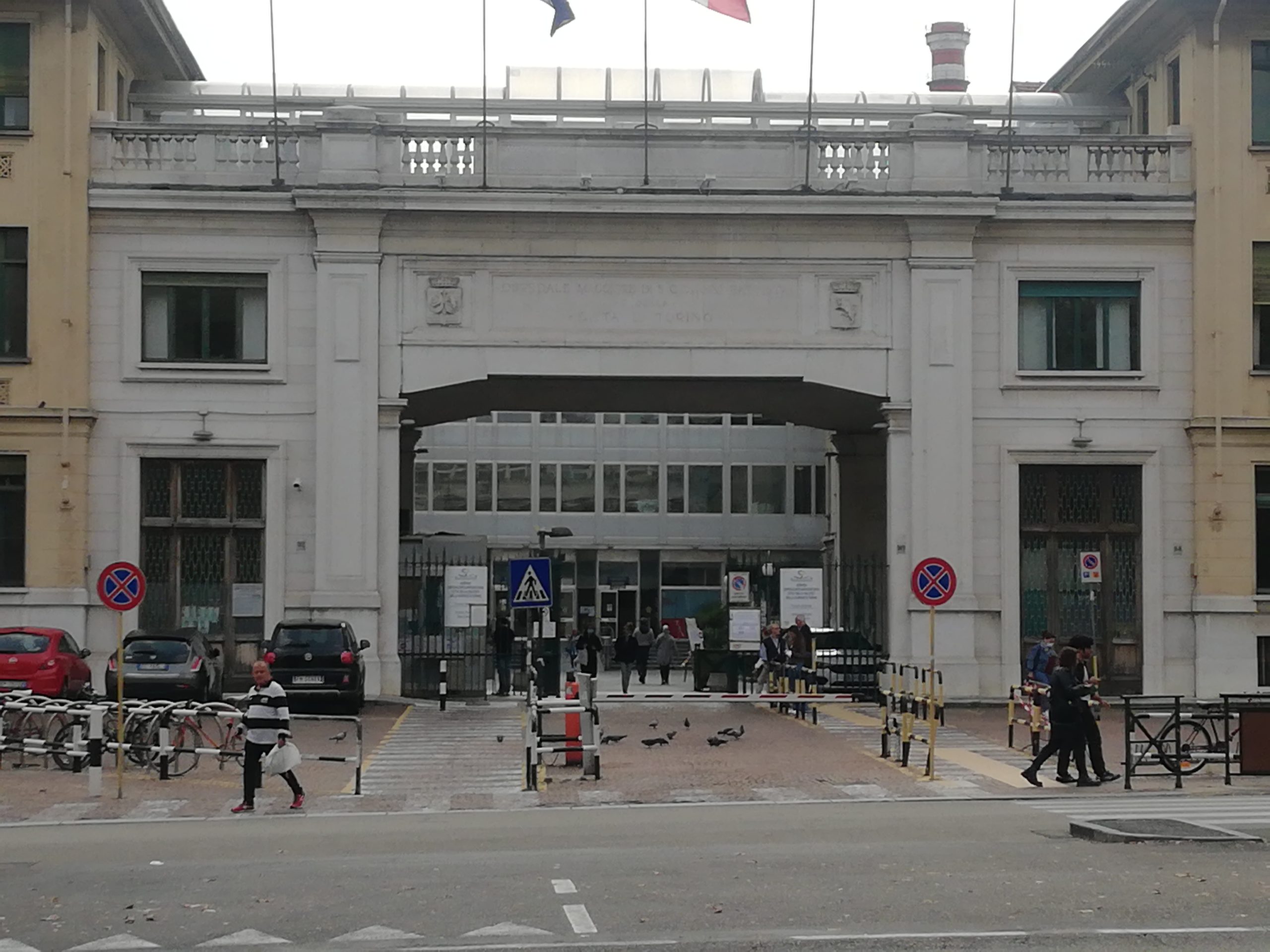 In foto l'ingresso dell'Ospedale Molinette