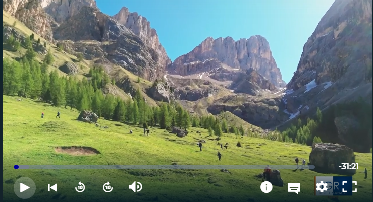 In foto un fermoimmagine del servizio