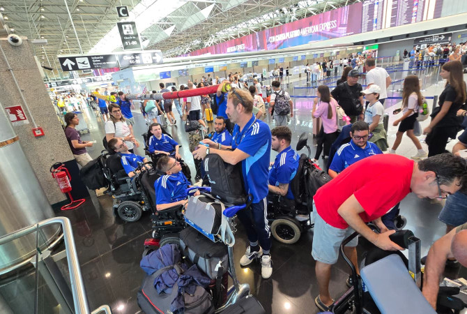 In foto la nazionale ferma a Fiumicino