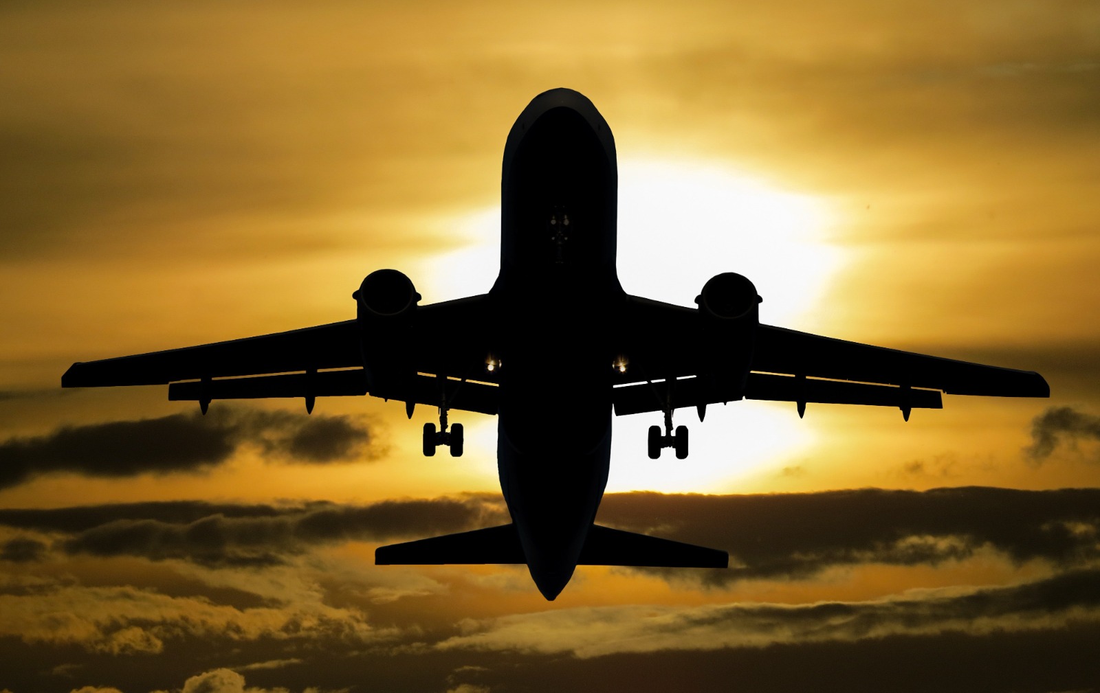 Immagine generica di un aereo in decollo