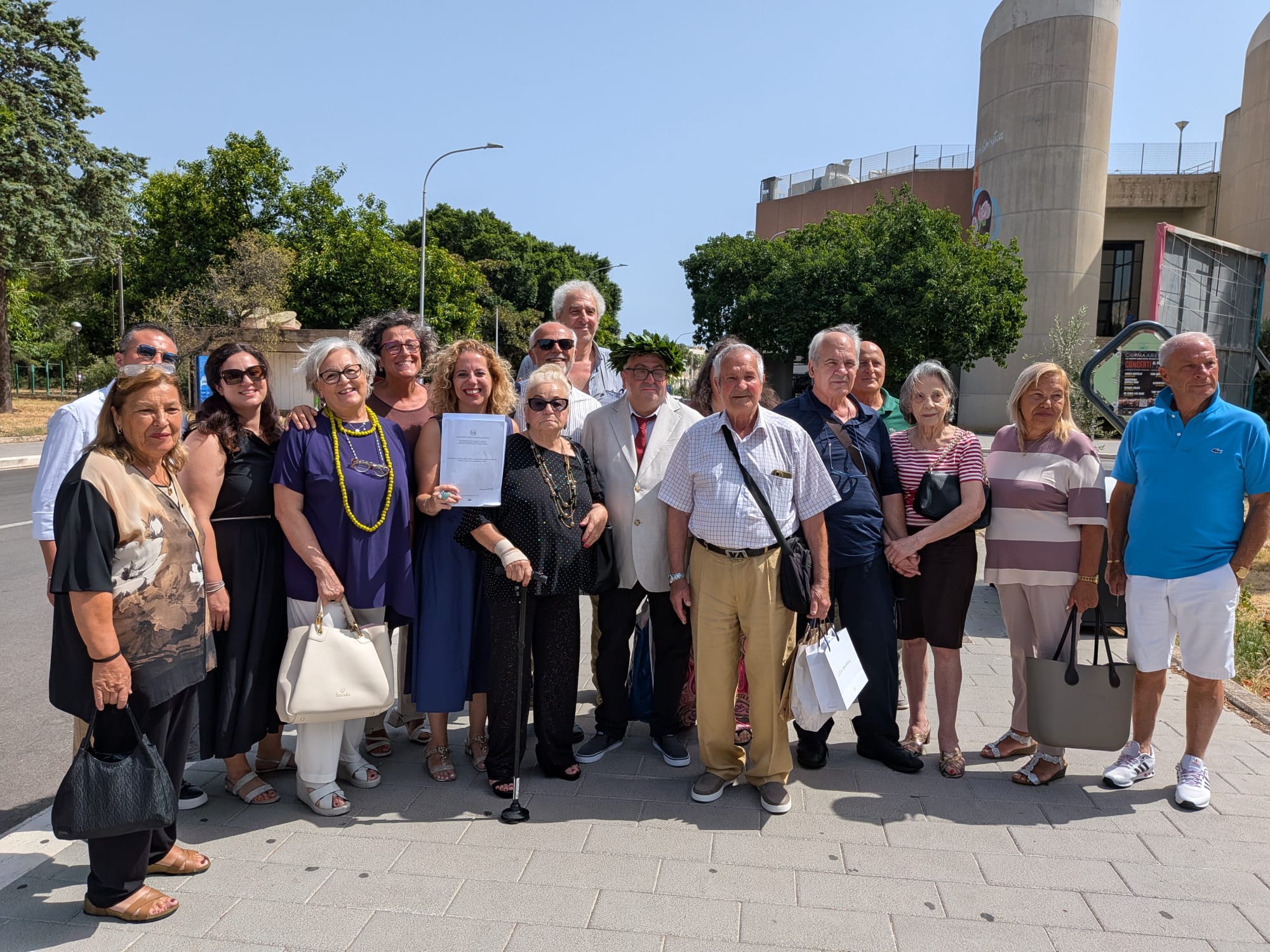 Antonino Raro ha conseguito la laurea magistrale in Economia dello Sviluppo, del Territorio e del Turismo all’Università di Palermo con una tesi dedicata all’inclusione lavorativa delle persone con disabilità. Un percorso che unisce ricerca, esperienza sul campo e impegno sociale, mostrando come il lavoro possa rappresentare uno strumento fondamentale di autonomia, integrazione e superamento dello stigma.