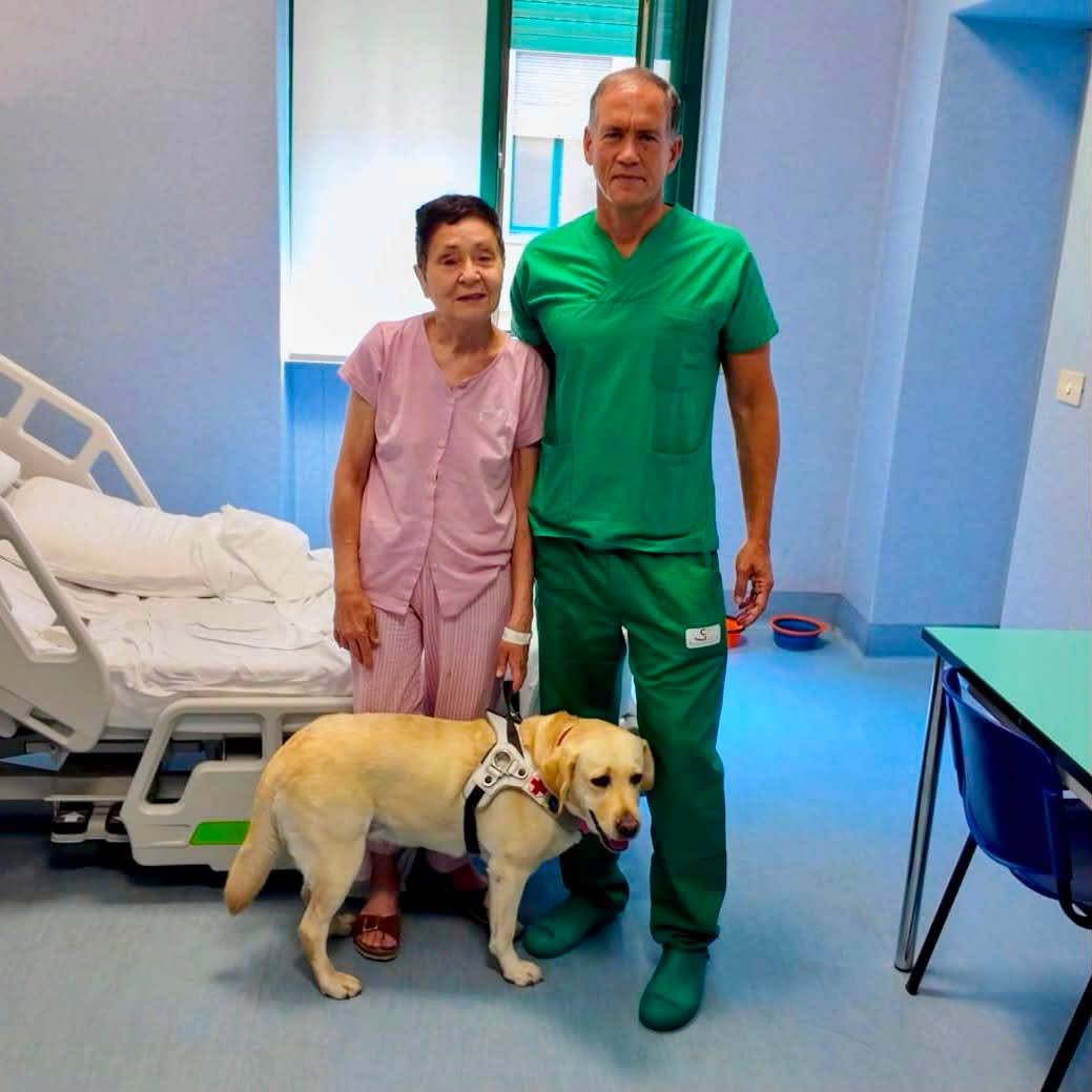 Alle Molinette di Torino il primo intervento al mondo di trapianto combinato di retina e segmento anteriore. La 67enne ha potuto riconoscere il volto del figlio e della sua cagnolina guida Joe