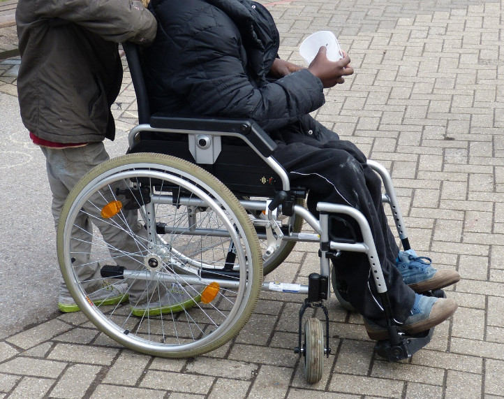 La Consulta per le Persone in Difficoltà (CPD) ha presentato osservazioni alla Regione Piemonte sulla gara d'appalto per la fornitura di ausili alla mobilità, contestando il criterio del minor prezzo. Il presidente Maurizio Montagnese chiede di tutelare l'appropriatezza clinica, consentire prove preventive e coinvolgere le associazioni nel monitoraggio del servizio per garantire la reale autonomia degli utenti.