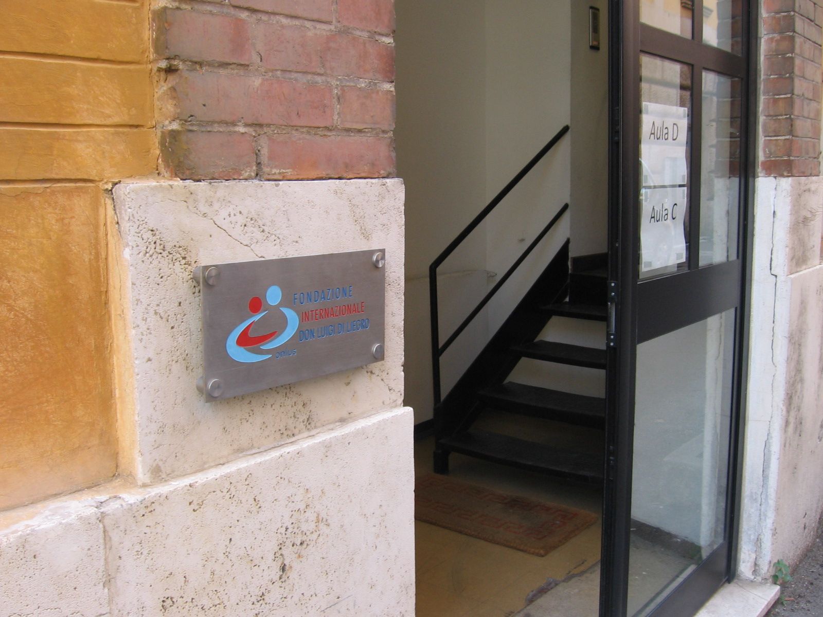 Dalle 16 alle 18, nella sede di via Ostiense 106 a Roma, un pomeriggio con famiglie, volontari e operatori per conoscere laboratori, percorsi e nuove iniziative