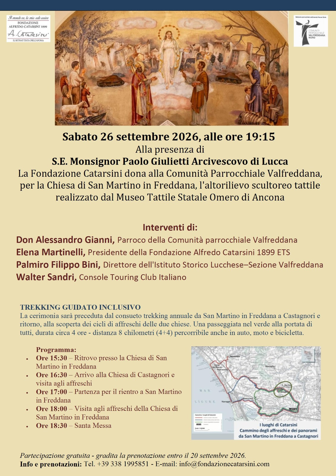La locandina informativa, impaginata su sfondo beige chiaro, riporta in alto i loghi della Fondazione Catarsini e della Comunità Parrocchiale Valfreddana Nord. Al centro campeggia la riproduzione dell'affresco affollato di figure sacre dipinto da Catarsini, seguito dal testo con tutti i dettagli e gli orari dell’evento