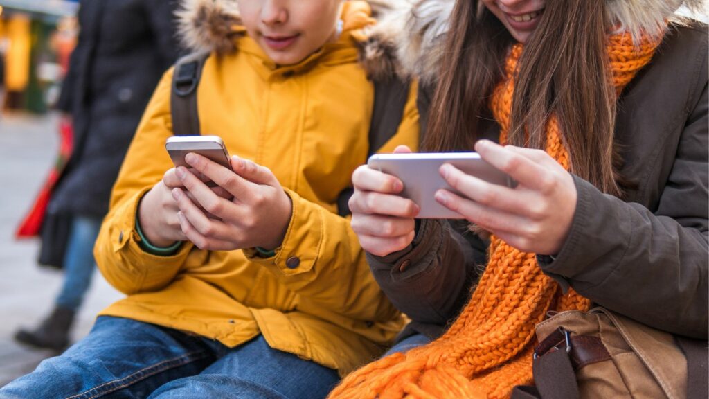 La proposta della Commissione europea introduce nuove regole per proteggere i minori online