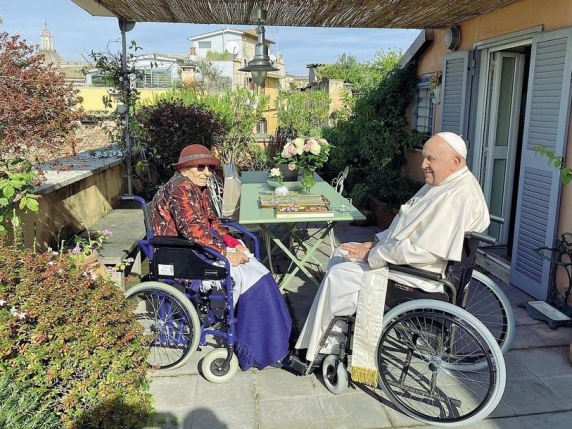 L'11 settembre 2026 si è spenta a Roma, all'età di 78 anni, la storica leader radicale e di +Europa Emma Bonino. Figura centrale della politica italiana ed europea per cinquant'anni, ha condotto battaglie storiche per i diritti civili, l'autodeterminazione delle donne, lo Stato di diritto e la costruzione degli Stati Uniti d'Europa. Tra i momenti più toccanti dei suoi ultimi anni, la visita a sorpresa ricevuta a novembre 2024 da Papa Francesco.