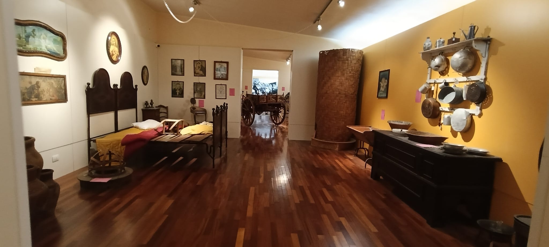 Un viaggio nel Palazzo della Cultura Sikania, custode della Dama di Mitystraton, dei reperti millesimali e delle tradizioni agro-pastorali dell'entroterra nisseno.